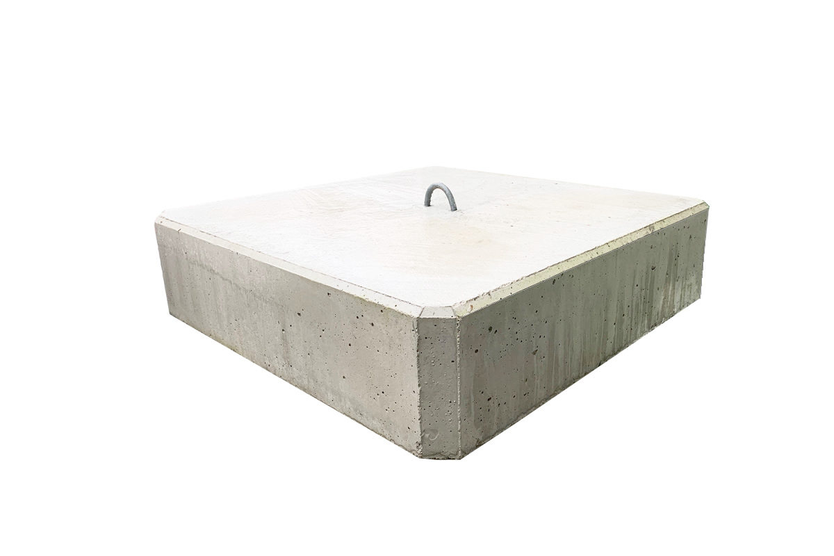Viereckiges Betonfundament in hellgrau