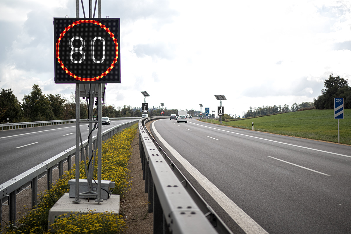 LED-Stauwarnanlage & Dynamische Umleitungsbeschilderung