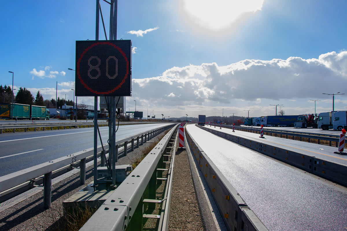 LED-Stauwarnanlage & Dynamische Umleitungsbeschilderung